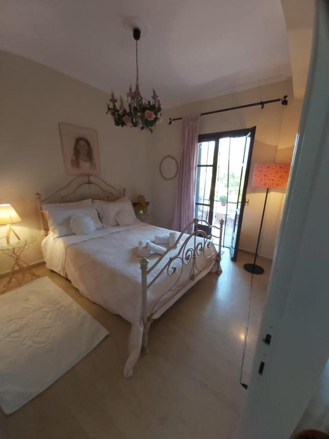 Eugenia Apartment Perama  Buitenkant foto
